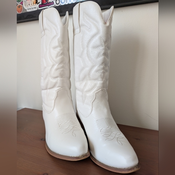 Streetwear Society Cream Heeled Boots - Picture 2 of 9